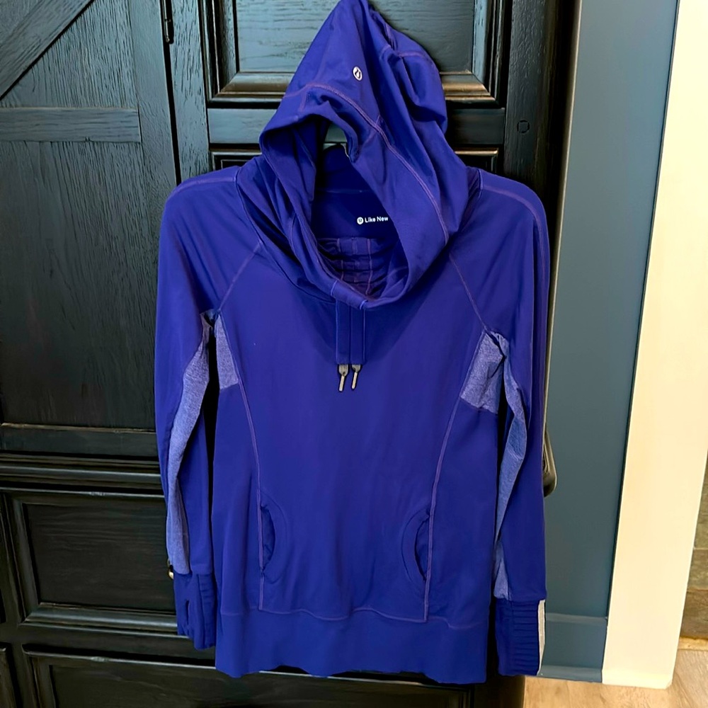 Lululemon purple Run Ambition top with hoodie, size 4